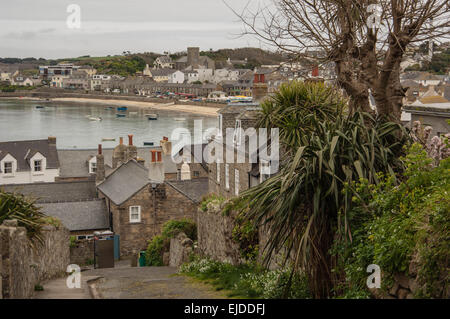 Blick über Hugh Town auf der St Mary's in den Scilly Inseln, Großbritannien Stockfoto