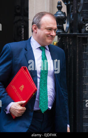 London, UK. 24. März 2015. Mitglieder des Kabinetts sammeln für ihre wöchentlichen Treffen in der Downing Street. Im Bild: Ed Davey, Secretary Of State for Energy and Climate Change Credit: Paul Davey/Alamy Live-Nachrichten Stockfoto