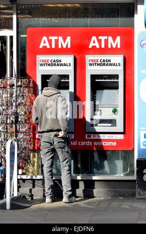 London, England, Vereinigtes Königreich. "Kostenlose Bargeldabhebungen" ATM Stockfoto