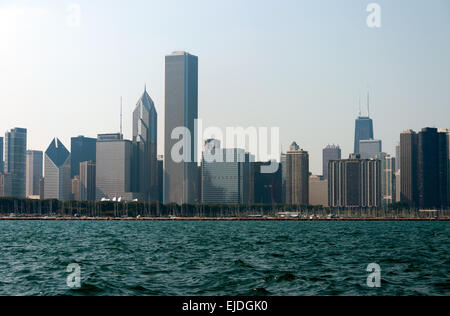 Die Skyline von Chicago, genommen von der nördlichsten Insel am Ufer des Lake Michigan in Chicago, Illinois Stockfoto