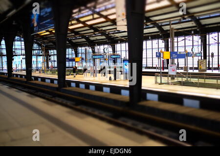 Berlin, Bahnhof Friedrichstraße an einem sonnigen Tag Stockfoto