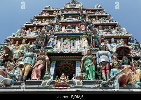 Eingangsturm von der Sri-Mariamman-Tempel in Singapurs Chinatown Stockfoto