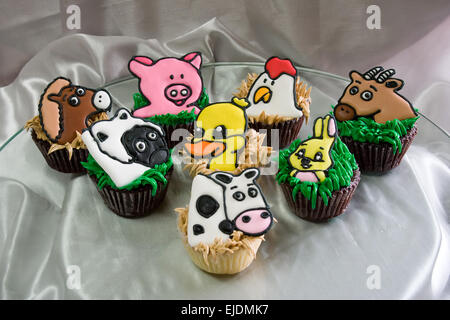 Cupcakes mit einem Bauernhof Tier Thema Stockfoto