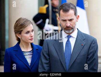 Spanische König Felipe und Königin Letizia Ankunft im Elysee-Palast in Paris, 24. März 2015, für einen Staatsbesuch in Frankreich. Die Royals ihren Besuch später wegen des Flugzeugabsturzes von Germanwings in Südfrankreich gestrichen. Foto: Albert Nieboer-Royal Presse Europa Stockfoto