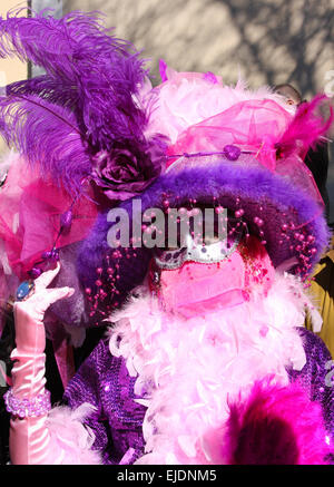 Maskerade am venezianischen Karneval in Annecy France Stockfoto