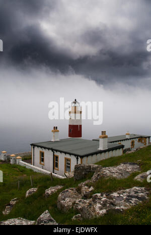 Clyth Ness Leuchtturm an der nördlichen Ostküste Schottlands, Seenebel oder Haar Rollen von der Nordsee entfernt. Stockfoto