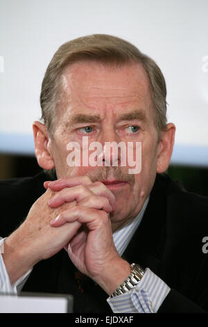 Ehemaligen tschechischen Präsidenten Vaclav Havel besucht das Forum 2000-Konferenz in Prag, Tschechische Republik, am 8. Oktober 2007. Stockfoto