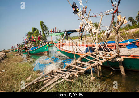 Fischerei in Kambodscha, Asien. Hafen für Boote. Stockfoto