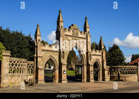 Haupteingang Tor zu den östlichen Nekropole befindet sich auch bekannt als der Ost-Friedhof entlang 217 Arbroath Rd, Dundee, UK Stockfoto