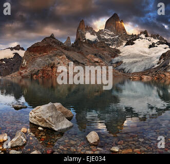 Laguna de Los Tres und Mount Fitz Roy bei Sonnenaufgang, Patagonien, Argentinien Stockfoto