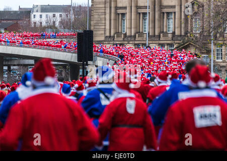 Liverpool Santa Dash 2014. Stockfoto