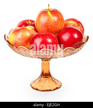 Rote Äpfel in einer Glasvase isoliert auf weißem Hintergrund Stockfoto