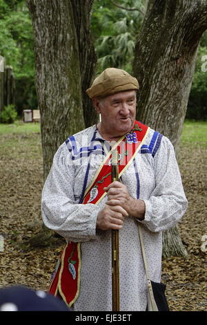 Mann in authentischen Seminole Zeitraum Kleid während einer zweiten Seminolenkrieg Re-Inszenierung in Fort Cooper Tagen Fort Cooper State Park Stockfoto