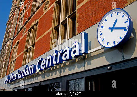 Eingang zum Amsterdamer Hauptbahnhof Bahnhof im Herzen der Stadt Stockfoto