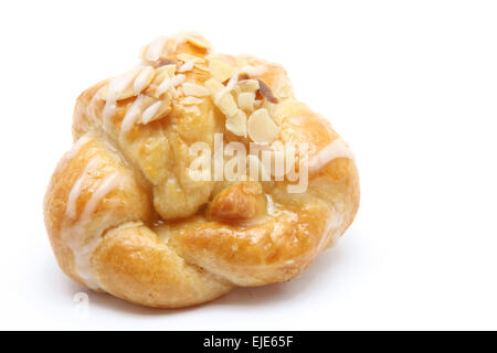 isolierte Mandel Croissant auf weißem Hintergrund Stockfoto