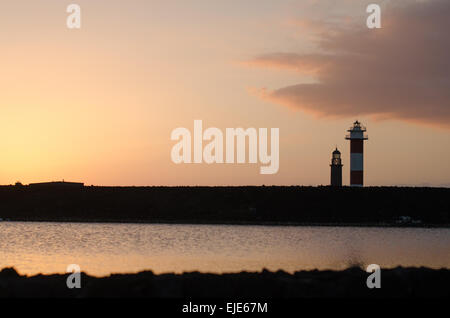 Sonnenuntergang am Leuchtturm Fuencaliente, La Palma, Kanarische Inseln, Spanien. Stockfoto