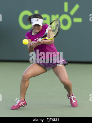 Key Biscayne, FL, USA. 24. März 2015. Key BIscayne, FL - 24.März: Kurumi Nara(JPN) in Aktion hier besiegt Ajla Tomljanovic(CRO) 64 63 bei der 2015 Miami Open in Key Biscayne, FL. Fotograf Andrew Patron. Bildnachweis: Andrew Patron/ZUMA Draht/Alamy Live-Nachrichten Stockfoto