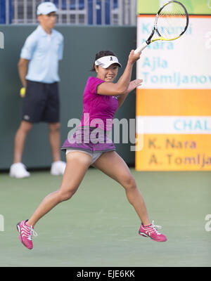 Key Biscayne, FL, USA. 24. März 2015. Key BIscayne, FL - 24.März: Kurumi Nara(JPN) in Aktion hier besiegt Ajla Tomljanovic(CRO) 64 63 bei der 2015 Miami Open in Key Biscayne, FL. Fotograf Andrew Patron. Bildnachweis: Andrew Patron/ZUMA Draht/Alamy Live-Nachrichten Stockfoto