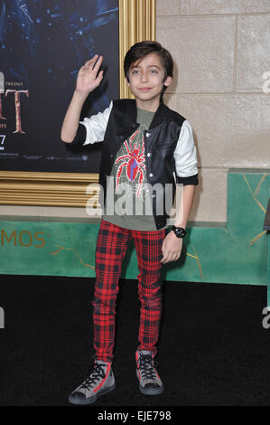 LOS ANGELES, CA - 9. Dezember 2014: Aidan Gallagher bei der Los-Angeles-Premiere von "der Hobbit: die Schlacht der fünf Heere im Dolby Theater, Hollywood. Stockfoto