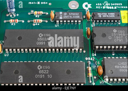 Leiterplatte mit integrierten Schaltungen, 6502 Mikroprozessorchip, Elektronische Komponenten Stockfoto