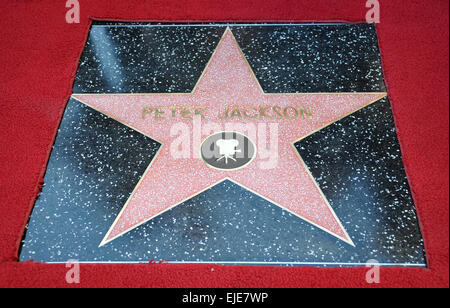 LOS ANGELES, CA - 8. Dezember 2014: Regisseur Peter Jackson auf dem Hollywood Boulevard, wo er mit dem 2,538th Stern auf dem Hollywood Walk of Fame geehrt wurde. Stockfoto