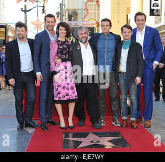 LOS ANGELES, CA - 8. Dezember 2014: Regisseur Peter Jackson mit Schauspieler Andy Serkis, Richard Armitage, Evangeline Lilly, Orlando Bloom, Elijah Wood & Lee Pace auf dem Hollywood Boulevard, wo er mit dem 2,538th Stern auf dem Hollywood Walk of Fame geehrt wurde. Stockfoto