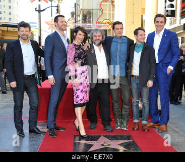 LOS ANGELES, CA - 8. Dezember 2014: Regisseur Peter Jackson mit Schauspieler Andy Serkis, Richard Armitage, Evangeline Lilly, Orlando Bloom, Elijah Wood & Lee Pace auf dem Hollywood Boulevard, wo er mit dem 2,538th Stern auf dem Hollywood Walk of Fame geehrt wurde. Stockfoto