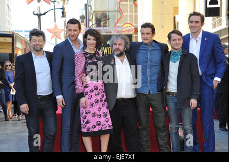 LOS ANGELES, CA - 8. Dezember 2014: Regisseur Peter Jackson mit Schauspieler Andy Serkis, Richard Armitage, Evangeline Lilly, Orlando Bloom, Elijah Wood & Lee Pace auf dem Hollywood Boulevard, wo er mit dem 2,538th Stern auf dem Hollywood Walk of Fame geehrt wurde. Stockfoto