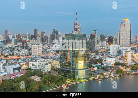 Die Stadt Bangkok bei Nacht, Hotel und Wohngebiet in der Hauptstadt von Thailand Stockfoto