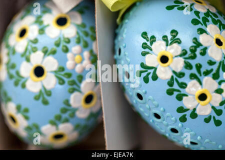 Tschechische Ostereier Blüte Motiv in Papierkarton Prag Tschechische Republik, Europa Handwerk Stockfoto