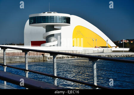 Avilés, Asturien. Das internationale Kulturzentrum Oscar Niemeyer Stockfoto