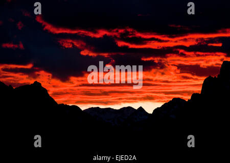 Brillante Sonnenuntergang hinter Teton Mountains im Grand Teton National Park Wyoming Stockfoto