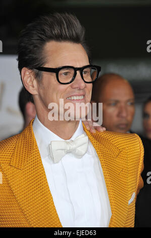 LOS ANGELES, CA - 3. November 2014: Jim Carrey bei der Premiere seines Films "Dumb und dümmer," am Regency Village Theatre in Westwood. Stockfoto