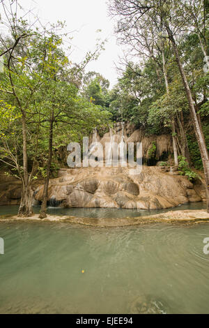 Sai Yok Noi Wasserfall in der Nähe von Kanchanaburi, Thailand Stockfoto