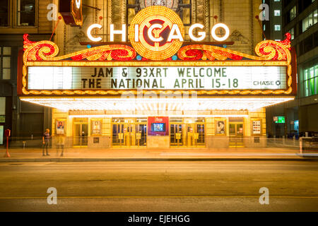 Chicago - April 17: Chicago Theater Leuchtreklame am 17. April 2014 in Chicago, IL. It'is ein Wahrzeichen-Theater befindet sich im North State Stockfoto