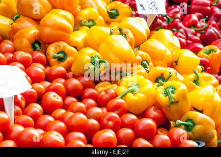 Gemüsestall, Tomaten, Tomaten, Paprika Stockfoto