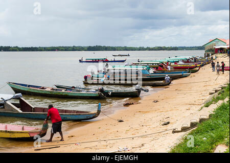 Korjaals am Fluss Marowijne, Albina, Suriname Stockfoto