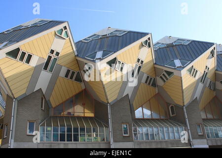 Kubuswoningen oder Cube Häuser aus den 1970er Jahren in Rotterdam, Niederlande, entworfen vom niederländischen Architekten Piet Blom Stockfoto