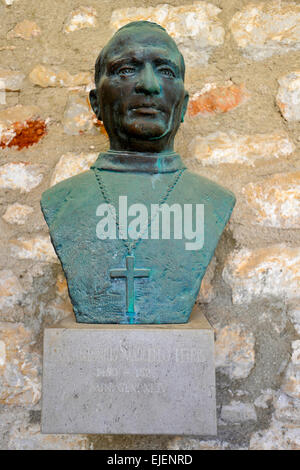 Kroatien Cres Insel Cres town14th Jahrhundert Kloster und Kirche von Saint Francis External Kreuzgang Bronze-Büste von einer der vier Köpfe des Franziskaner-Ordens Stockfoto