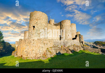Die mittelalterlichen Harlech Castle gebaut 1282 und 1289 für Edward 1., ein UNESCO-Weltkulturerbe, Harlech, Wales Stockfoto