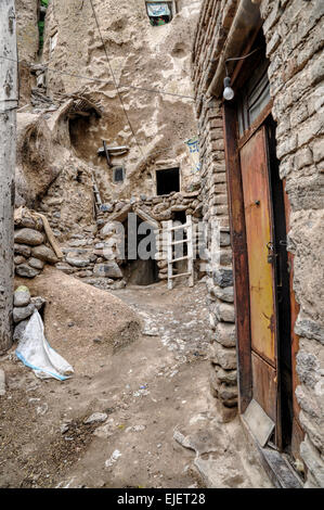 Schmale Schmutz Straßen in Kandovan Dorf im Iran Stockfoto