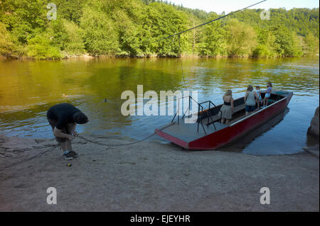 Hand Pullerd Fähre im alten Ferrie Inn at Symonds Yat, Hereforshire England UK. Stockfoto