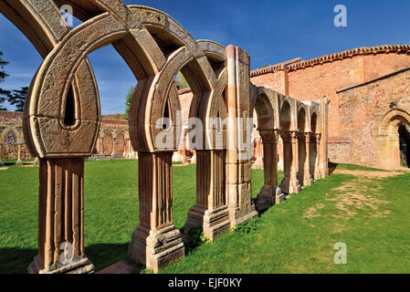 Spanien, Kastilien-León: Open Air Kreuzgang des Klosters San Juan de Duero Soria Stockfoto