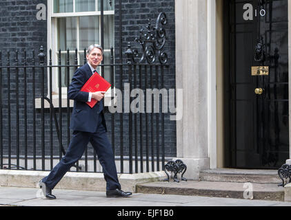 Philip Hammond, Staatssekretär für auswärtige und Commonwealth-Angelegenheiten, kommt in der Nummer 10 Downing Street für eine Kabinettssitzung Stockfoto