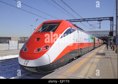 Mailand, Verbindung mit High-Speed-Bahn Trenitalia Frecciarossa in der Rho Fiera-Station für Universal EXPO 2015 Stockfoto