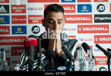 Cardiff, Wales, UK. 25. März 2015. Neil Taylor anlässlich der Football Association of Wales-Pressekonferenz im St Davids Hotel in Cardiff Bay vor diesem Wochenende das Spiel gegen Israel. Bildnachweis: Phil Rees/Alamy Live-Nachrichten Stockfoto