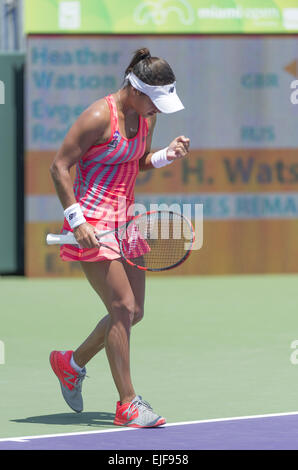 Key Biscayne, FL, USA. 25. März 2015. Key Biscayne, FL - 25 März: Heather Watson(GBR) in Aktion hier besiegt Evgeniya Rodina 36 61 75 gewinnen ihr erstes Vorrundenspiel bei den 2015 Miami Open in Key Biscayne, FL. Fotograf Andrew Patron/Zuma Draht © Andrew Patron/ZUMA Draht/Alamy Live News Stockfoto