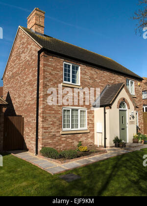 Neu gebautes Haus im traditionellen englischen Landhausstil, Leicestershire, England, Großbritannien. Stockfoto