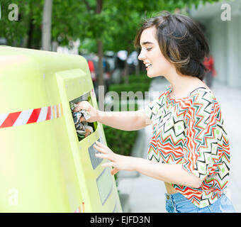 Tolles kurzes Haar Frau Heilung des Planetens Stockfoto