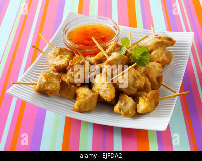 Orientalische Satay mit Chili-Dip-sauce Stockfoto